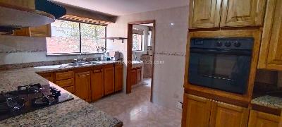 Apartamento de 3 alcobas en venta en Los Rosales, Bogotá, 200 m² · foto 7 de 17