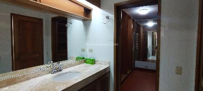 Apartamento de 3 alcobas en venta en Los Rosales, Bogotá, 200 m² · foto 13 de 17