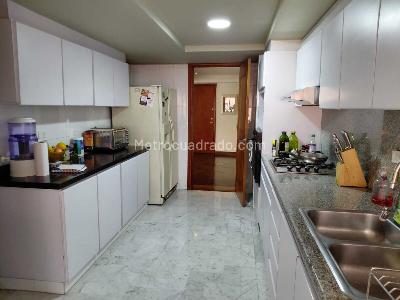 Apartamento de 2 alcobas en venta en Los Rosales, Bogotá, 206 m² · foto 12 de 20