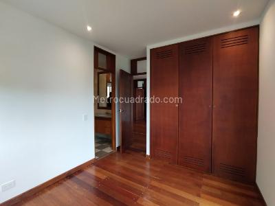 Apartamento de 3 alcobas en venta en Los Rosales, Bogotá, 250 m² · foto 10 de 20