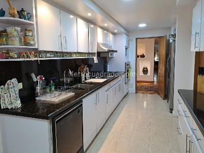 Apartamento de 2 alcobas en venta en Los Rosales, Bogotá, 197 m² · foto 11 de 18