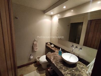 Apartamento de 2 alcobas en venta en Los Rosales, Bogotá, 197 m² · foto 17 de 18