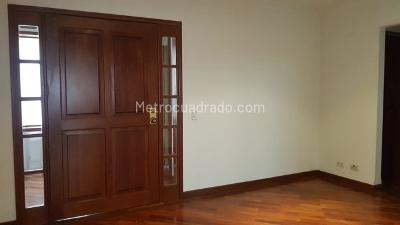Apartamento de 4 alcobas en venta en Los Rosales, Bogotá, 257 m² · foto 6 de 12