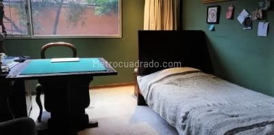 Apartamento de 3 alcobas en venta en Los Rosales, Bogotá, 235 m² · foto 6 de 8