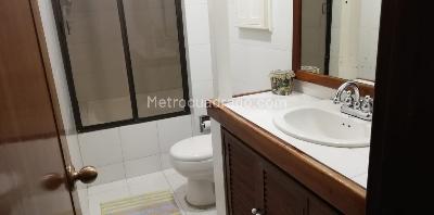 Apartamento de 3 alcobas en venta en Los Rosales, Bogotá, 235 m² · foto 7 de 8