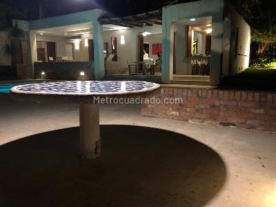 Casa de 4 alcobas en venta en Hacienda Peñalisa, Girardot, 1400 m² · foto 2 de 11