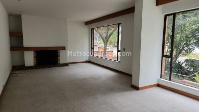 Apartamento de 3 alcobas en venta en Cerros De Niza, Bogotá, 153 m² · foto 3 de 7