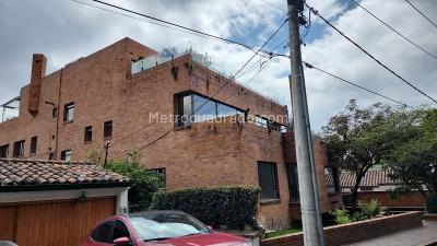 Apartamento de 3 alcobas en venta en Cerros De Niza, Bogotá, 153 m² · foto 2 de 7
