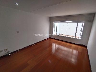 Apartamento de 2 alcobas en venta en Santa Barbara Occidental, Bogotá, 125 m² · foto 3 de 13