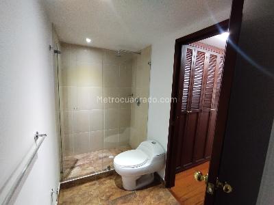Apartamento de 2 alcobas en venta en Santa Barbara Occidental, Bogotá, 125 m² · foto 5 de 13