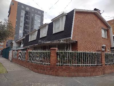 Casa de 4 alcobas en venta en Santa Barbara Occidental, Bogotá, 332 m² · foto 2 de 2