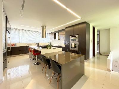 Casa de 4 alcobas en venta en Santa Barbara Alta, Bogotá, 890 m² · foto 3 de 12