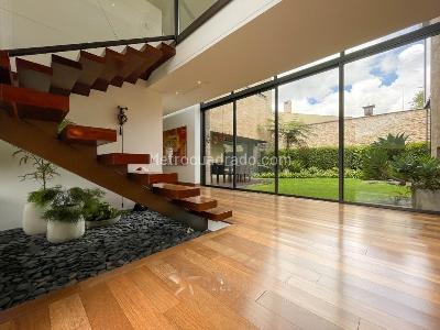 Casa de 4 alcobas en venta en Santa Barbara Alta, Bogotá, 890 m² · foto 8 de 12