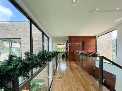 Casa de 4 alcobas en venta en Santa Barbara Alta, Bogotá, 890 m² · foto 9 de 12