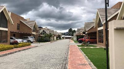 Casa de 3 alcobas en venta en Cajica, Cajicá, 236 m² · foto 2 de 12