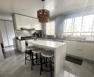 Apartamento de 3 alcobas en venta en Chico Norte Et, Bogotá, 226 m² · foto 8 de 9