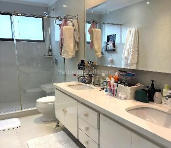 Apartamento de 3 alcobas en venta en Chico Norte Et, Bogotá, 226 m² · foto 9 de 9