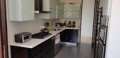 Apartamento de 3 alcobas en venta en Los Rosales, Bogotá, 284 m² · foto 3 de 17
