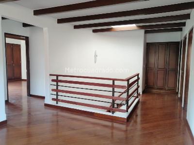 Apartamento de 5 alcobas en venta en Bella Suiza, Bogotá, 254 m² · foto 2 de 20