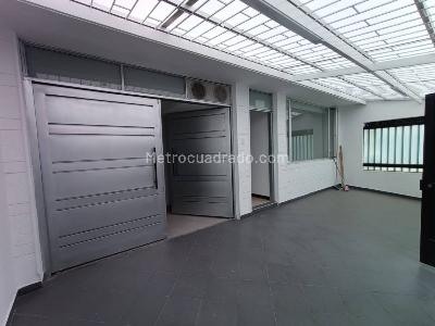 Casa de 4 alcobas en venta en El Rincon De Modelia, Bogotá, 196 m² · foto 2 de 20