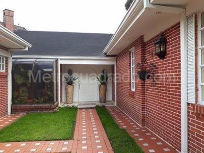 Casa de 4 alcobas en venta en Santa Ana Oriental, Bogotá, 500 m² · foto 2 de 20
