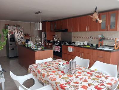 Casa de 3 alcobas en venta en Niza, Bogotá, 365 m² · foto 16 de 20