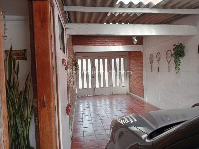 Casa de 3 alcobas en venta en Niza, Bogotá, 365 m² · foto 3 de 20