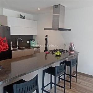 Apartamento de 2 alcobas en venta en Chico Norte, Bogotá, 110 m² · foto 10 de 20