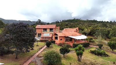 Casa de 5 alcobas en venta en Parcelación Pan De Azúcar – Vereda Yerbabuena Chia Con Mayordomo, Chía, 500 m² · foto 2 de 20
