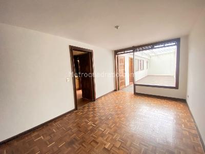Casa de 5 alcobas en venta en Cedritos Nueva Autopista, Bogotá, 472 m² · foto 4 de 10