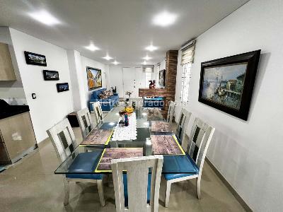 Casa de 5 alcobas en venta en Quirinal, Bogotá, 690 m² · foto 2 de 13