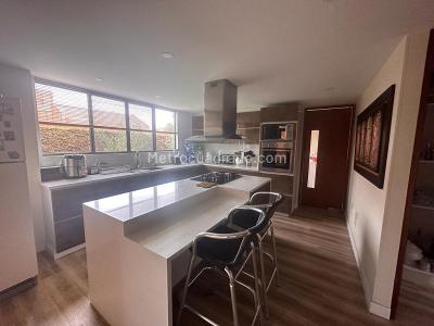 Casa de 4 alcobas en venta en Club Campestre Guaymaral, Bogotá, 1377 m² · foto 10 de 14