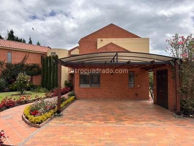Casa de 4 alcobas en venta en Club Campestre Guaymaral, Bogotá, 1377 m² · foto 11 de 14