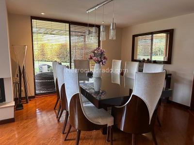 Casa de 4 alcobas en venta en Club Campestre Guaymaral, Bogotá, 1377 m² · foto 5 de 14