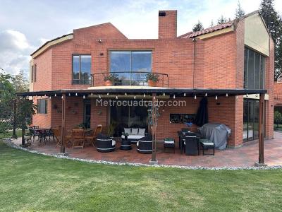 Casa de 4 alcobas en venta en Club Campestre Guaymaral, Bogotá, 1377 m² · foto 7 de 14