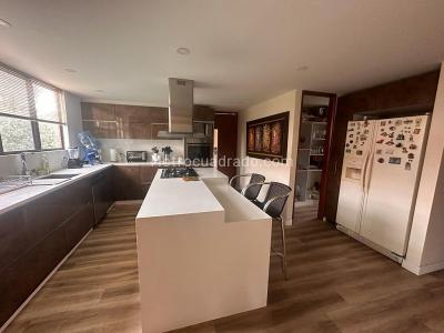 Casa de 4 alcobas en venta en Club Campestre Guaymaral, Bogotá, 1377 m² · foto 9 de 14