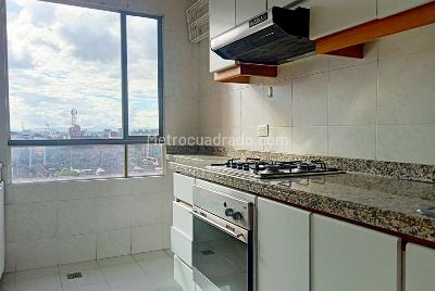 Apartamento de 3 alcobas en arriendo en El Lago, Bogotá, 80 m² · foto 3 de 14