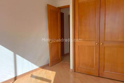 Apartamento de 3 alcobas en arriendo en El Lago, Bogotá, 80 m² · foto 9 de 14