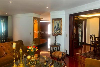 Casa de 4 alcobas en venta en Santa Ana Occidental, Bogotá, 620 m² · foto 4 de 14