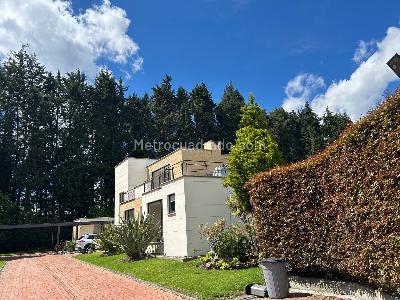 Casa de 3 alcobas en venta en San Sebastian, Bogotá, 312 m² · foto 2 de 20