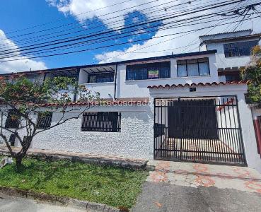 Casa de 5 alcobas en venta en Campiña, Villavicencio, 268 m² · foto 3 de 20