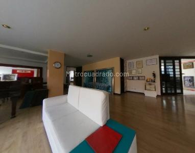 Apartamento de 4 alcobas en venta en Casa Blanca, Bogotá, 358 m² · foto 2 de 13