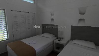 Casa de 5 alcobas en venta en Puerto Peñalisa, Girardot, 300 m² · foto 8 de 16