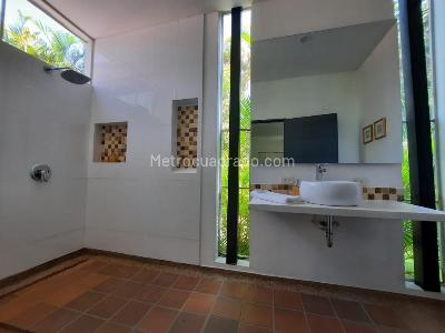 Casa de 5 alcobas en venta en Puerto Peñalisa, Girardot, 300 m² · foto 15 de 16