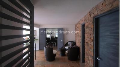 Casa de 5 alcobas en venta en Puerto Peñalisa, Girardot, 300 m² · foto 2 de 16