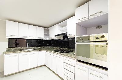 Apartamento en venta en Santa Barbara Central, Bogotá · foto 3 de 8