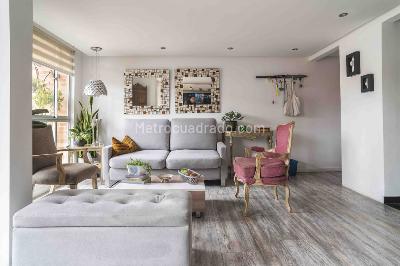 Apartamento de 3 alcobas en venta en Cedritos, Bogotá, 66 m² · foto 2 de 17
