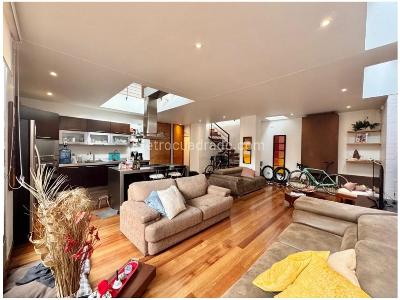 Apartamento de 2 alcobas en venta en Santa Barbara Alta, Bogotá, 151 m² · foto 2 de 12