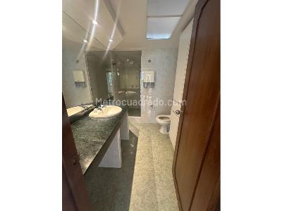 Casa de 3 alcobas en arriendo en Chico, Bogotá, 220 m² · foto 14 de 20