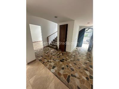 Casa de 3 alcobas en arriendo en Chico, Bogotá, 220 m² · foto 3 de 20